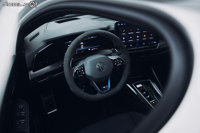 台灣福斯推出 Volkswagen Golf R 夜幕疾行版特仕車型｜專屬性能配備滿載、建議售價207.8萬元！