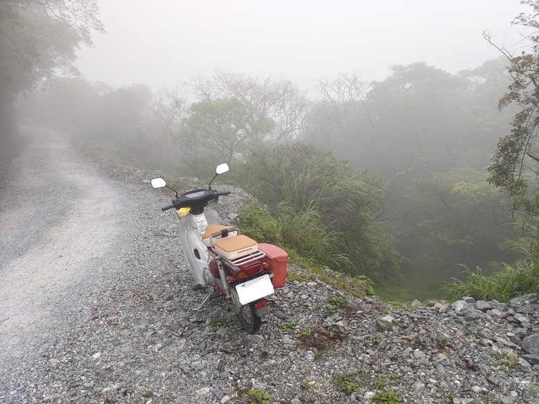 背著書包去越野--白米甕林道台泥大白山礦路