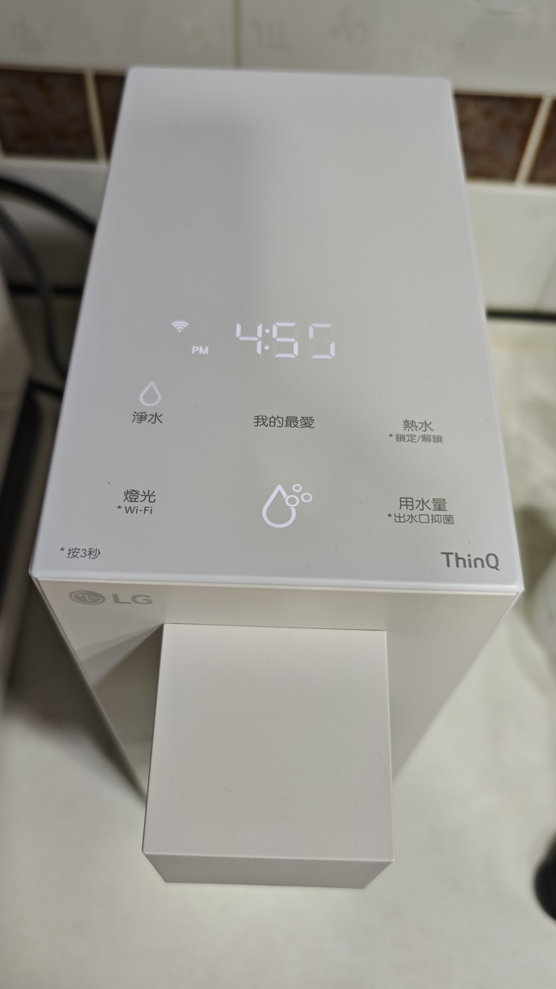 一台美型又全能的飲水機開箱分享 - LG PuriCare™ 淨水 Bar 桌上型瞬熱飲水機 WD210MN By 甜的蛤仔肉