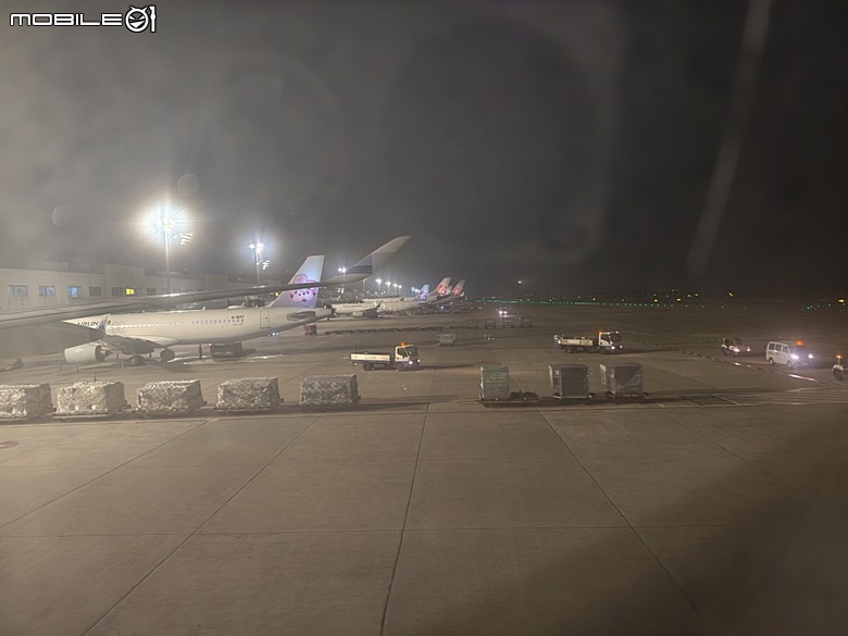 中華航空 CI057 桃園&rArr;墨爾本、CI054 布里斯本&rArr;桃園、澳洲國內線 維珍航空 VA827 墨爾本&rArr;雪梨、VA511 雪梨&rArr;黃金海岸，以及東澳四城之四座機場 — 2026東澳洲四大城巡遊之航空行程段