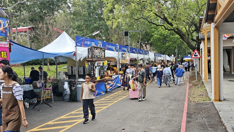 春節過後之走春 & 春酒行 - 桃園燈會 / 新東南海鮮餐廳 / 建國花市~