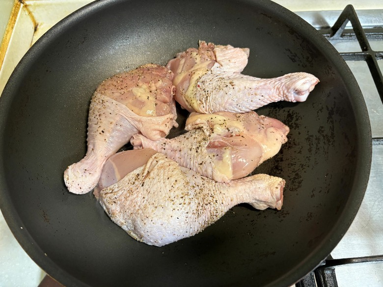 週末才有的餐桌:乾煎雞腿+蛤蠣火鍋,雙薪家庭的假日料理
