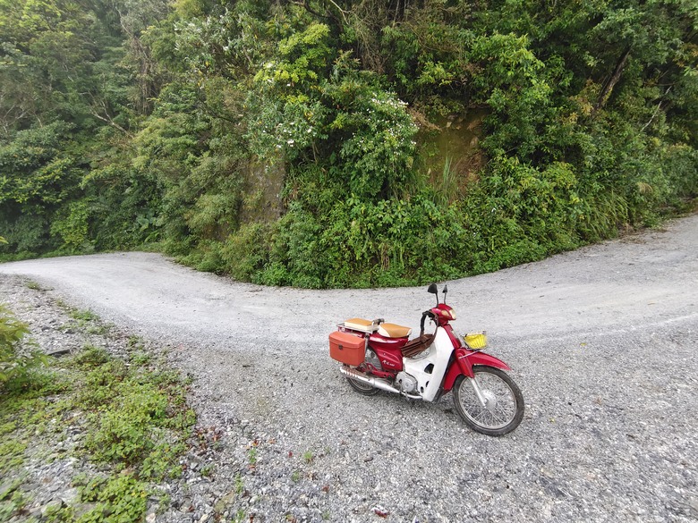 背著書包去越野--白米甕林道台泥大白山礦路
