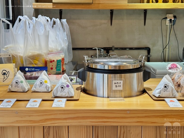 沖繩北谷町｜たかすのおむすび まかな－在地的飯糰專賣店／農場直送的北海道好米／口味眾多且配料也講究的簡單美味
