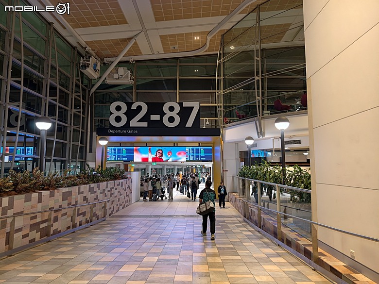 中華航空 CI057 桃園&rArr;墨爾本、CI054 布里斯本&rArr;桃園、澳洲國內線 維珍航空 VA827 墨爾本&rArr;雪梨、VA511 雪梨&rArr;黃金海岸，以及東澳四城之四座機場 — 2026東澳洲四大城巡遊之航空行程段