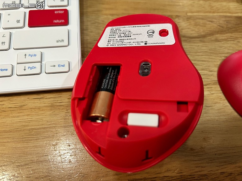 點我看大圖 MSI PRO MP273W E14A 開箱|幫女兒升級第一個學習桌面,順便讓 Hello Kitty 50週年鍵鼠正式出山