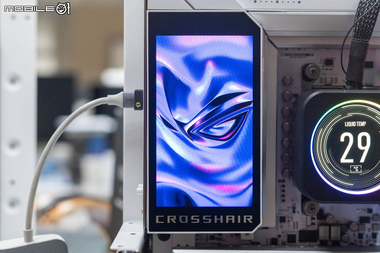 ROG CROSSHAIR X870E GLACIAL 主機板開箱實測 不光配置性能頂尖 更具備雙 10 GbE 海量高速傳輸