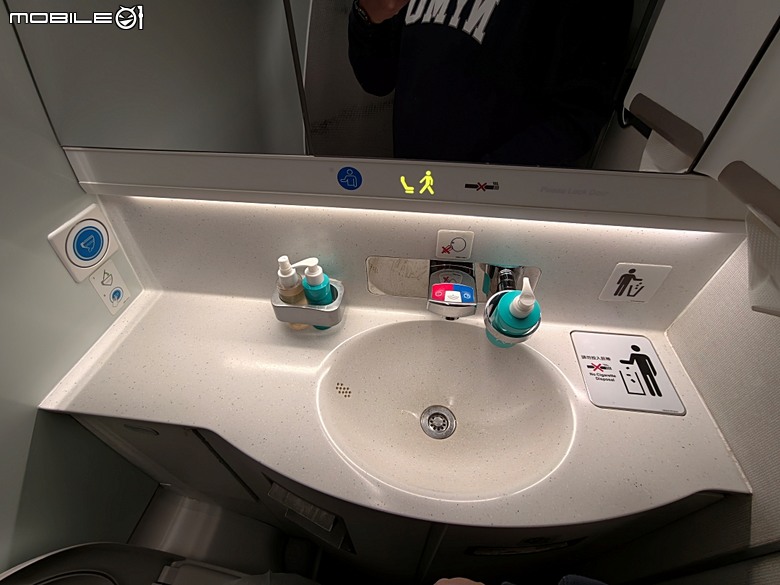 中華航空 CI057 桃園&rArr;墨爾本、CI054 布里斯本&rArr;桃園、澳洲國內線 維珍航空 VA827 墨爾本&rArr;雪梨、VA511 雪梨&rArr;黃金海岸，以及東澳四城之四座機場 — 2026東澳洲四大城巡遊之航空行程段