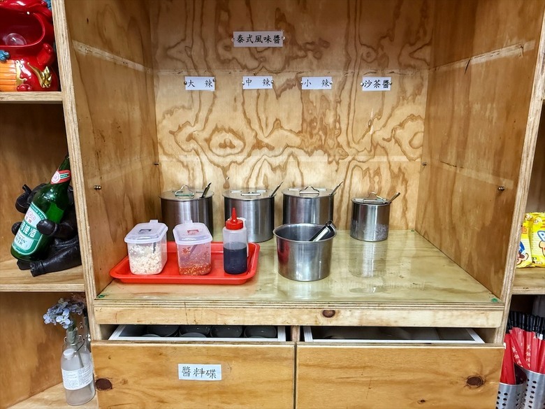 火烤兩吃吃到飽免服務費,泰式醃肉清爽嫩口,聚餐推薦