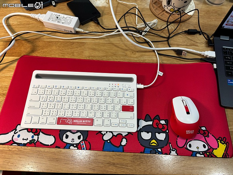 點我看大圖 MSI PRO MP273W E14A 開箱|幫女兒升級第一個學習桌面,順便讓 Hello Kitty 50週年鍵鼠正式出山