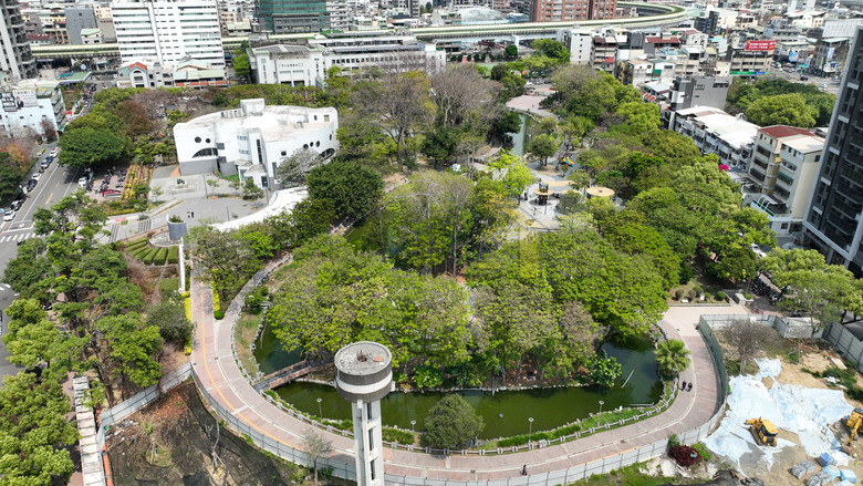 點我看大圖 🌟 北屯【純2房新案】 走路3分鐘到綠線捷運 萬坪公園第一排 周遭成熟商圈環繞 均質質感捷運宅 空拍分享