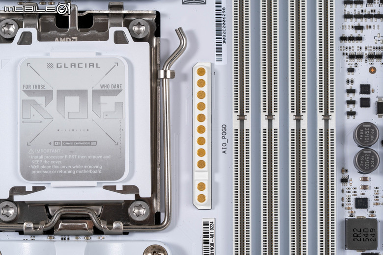 ROG CROSSHAIR X870E GLACIAL 主機板開箱實測 不光配置性能頂尖 更具備雙 10 GbE 海量高速傳輸