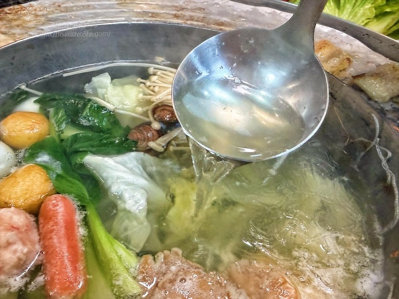 火烤兩吃吃到飽免服務費,泰式醃肉清爽嫩口,聚餐推薦
