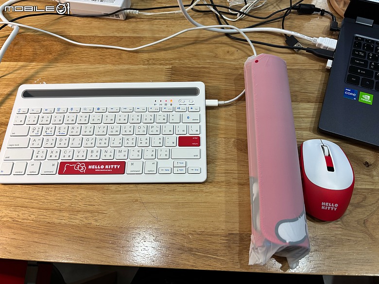 點我看大圖 MSI PRO MP273W E14A 開箱|幫女兒升級第一個學習桌面,順便讓 Hello Kitty 50週年鍵鼠正式出山