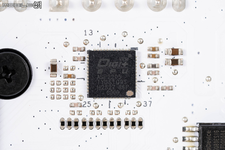 ROG CROSSHAIR X870E GLACIAL 主機板開箱實測 不光配置性能頂尖 更具備雙 10 GbE 海量高速傳輸