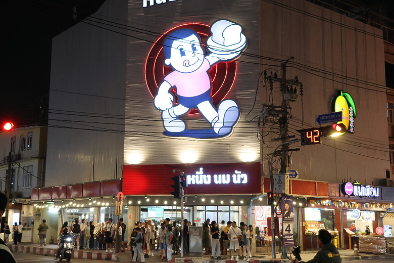 點我看大圖 泰國曼谷--Dusit Central Park百貨/唐人街夜市/ICONSIAM購物中心/美食觀光巴士/BIG C伴手禮天堂/朱拉隆功夜市