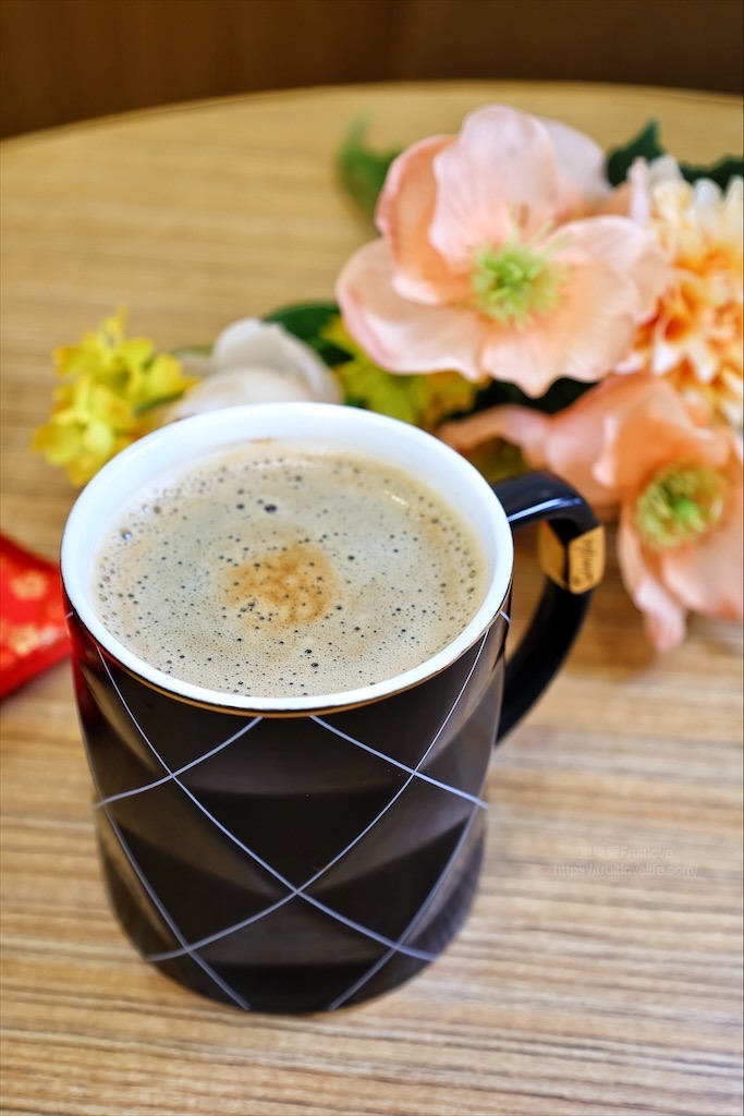 不只有手工甜點蛋糕、點心，還有天然發酵麵包與咖啡，從早餐到下午茶都可以品嚐到