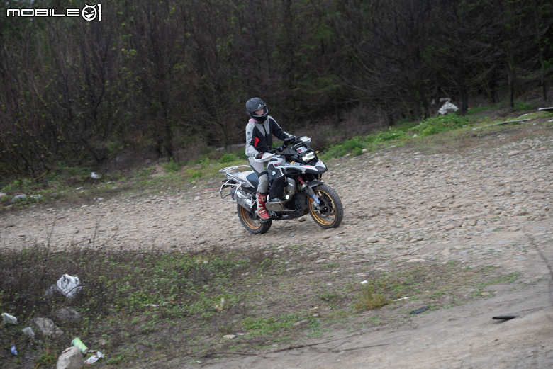 點我看大圖 BMW Motorrad 越野駕駛訓練課程全記錄,國際教官手把手帶你解任務!