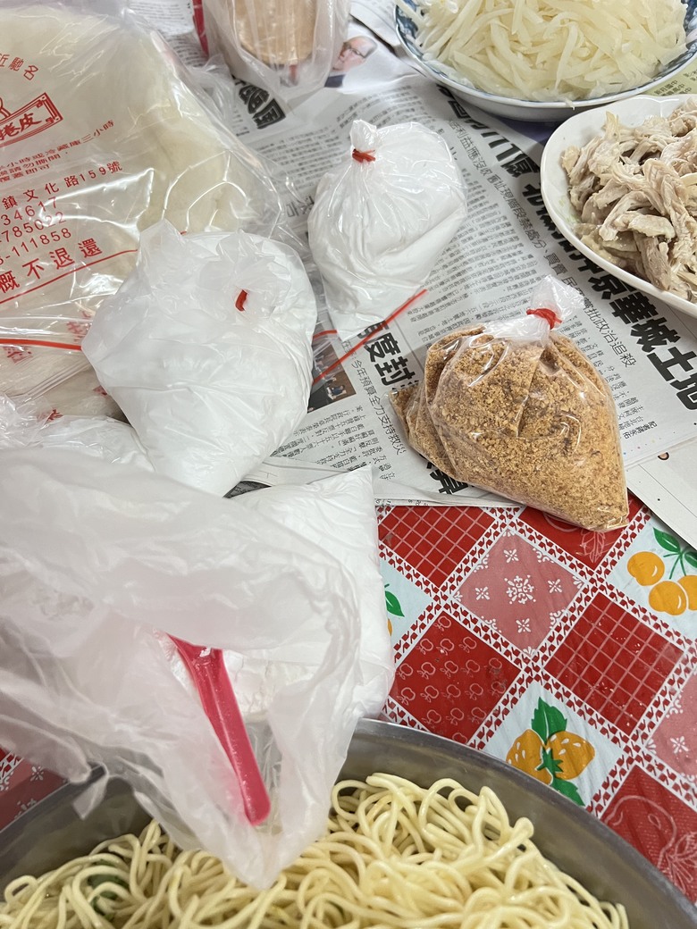 【開箱】提前過清明節這一味!北港阿勇師潤餅皮+南部潤餅豪華配料(油麵才是靈魂🔥)