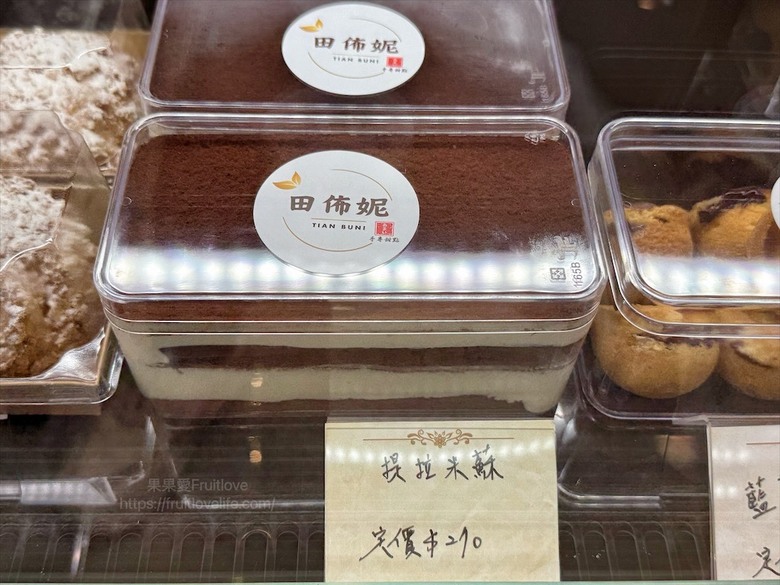 不只有手工甜點蛋糕、點心，還有天然發酵麵包與咖啡，從早餐到下午茶都可以品嚐到