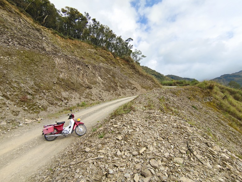 【時光騎旅】背著書包去越野--國民車勇闖安平坑林道