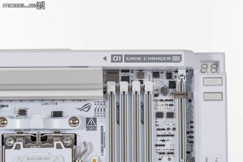 ROG CROSSHAIR X870E GLACIAL 主機板開箱實測 不光配置性能頂尖 更具備雙 10 GbE 海量高速傳輸