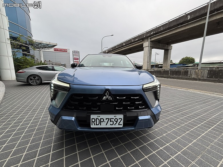 試駕 Mitsubishi XForce｜開著它一起看河濱公園的風景