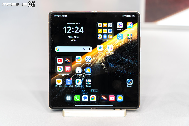 榮耀 Robot Phone 亮相 MWC｜首搭 4DoF 三軸雲台相機、導入自然 AI 互動！