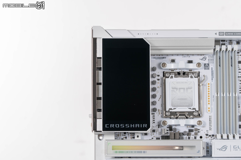 ROG CROSSHAIR X870E GLACIAL 主機板開箱實測 不光配置性能頂尖 更具備雙 10 GbE 海量高速傳輸
