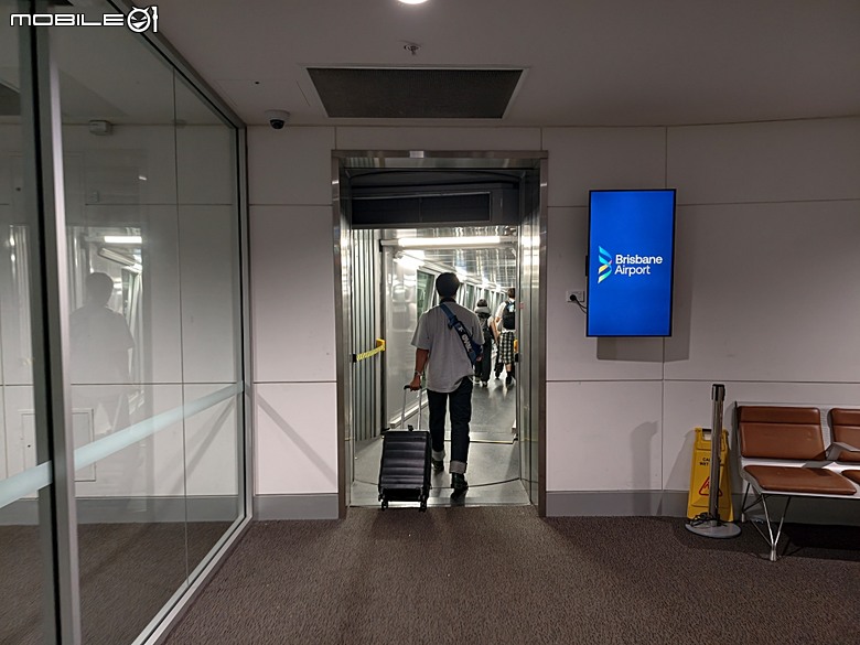 中華航空 CI057 桃園&rArr;墨爾本、CI054 布里斯本&rArr;桃園、澳洲國內線 維珍航空 VA827 墨爾本&rArr;雪梨、VA511 雪梨&rArr;黃金海岸，以及東澳四城之四座機場 — 2026東澳洲四大城巡遊之航空行程段