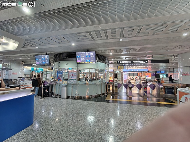 中華航空 CI057 桃園&rArr;墨爾本、CI054 布里斯本&rArr;桃園、澳洲國內線 維珍航空 VA827 墨爾本&rArr;雪梨、VA511 雪梨&rArr;黃金海岸，以及東澳四城之四座機場 — 2026東澳洲四大城巡遊之航空行程段