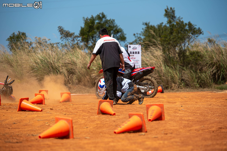 Honda Motorcycle 百位車主齊聚，硬漢英雄會看你有多硬，我在塔克越野場摔車翻了兩圈半！