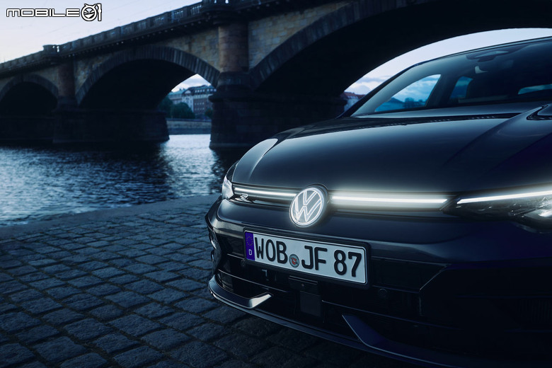 台灣福斯推出 Volkswagen Golf R 夜幕疾行版特仕車型｜專屬性能配備滿載、建議售價207.8萬元！