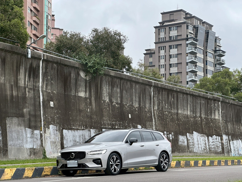 V60年後回廠保養、洗車&玻璃鍍膜完整心得分享