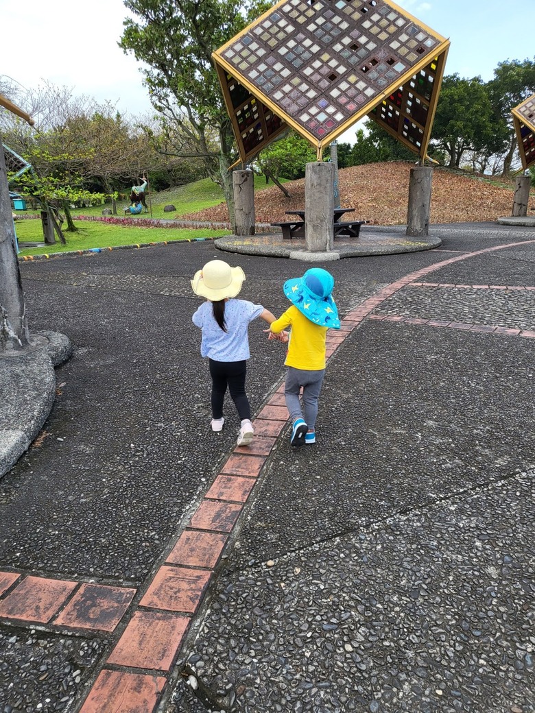 【時光機4年前的親子遊記】宜蘭|慶和橋、悦川酒店、親水公園,陰雨綿綿還是要放電!