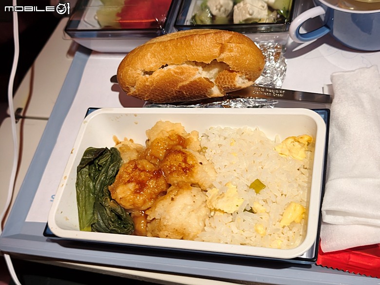 中華航空 CI057 桃園&rArr;墨爾本、CI054 布里斯本&rArr;桃園、澳洲國內線 維珍航空 VA827 墨爾本&rArr;雪梨、VA511 雪梨&rArr;黃金海岸，以及東澳四城之四座機場 — 2026東澳洲四大城巡遊之航空行程段