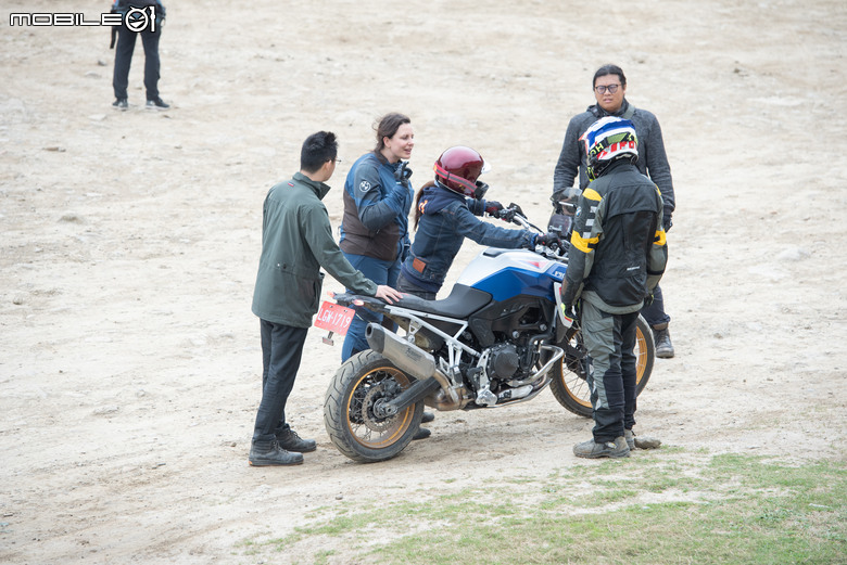 點我看大圖 BMW Motorrad 越野駕駛訓練課程全記錄,國際教官手把手帶你解任務!