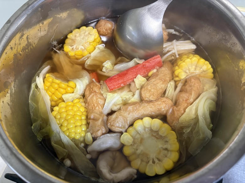 週末才有的餐桌:乾煎雞腿+蛤蠣火鍋,雙薪家庭的假日料理