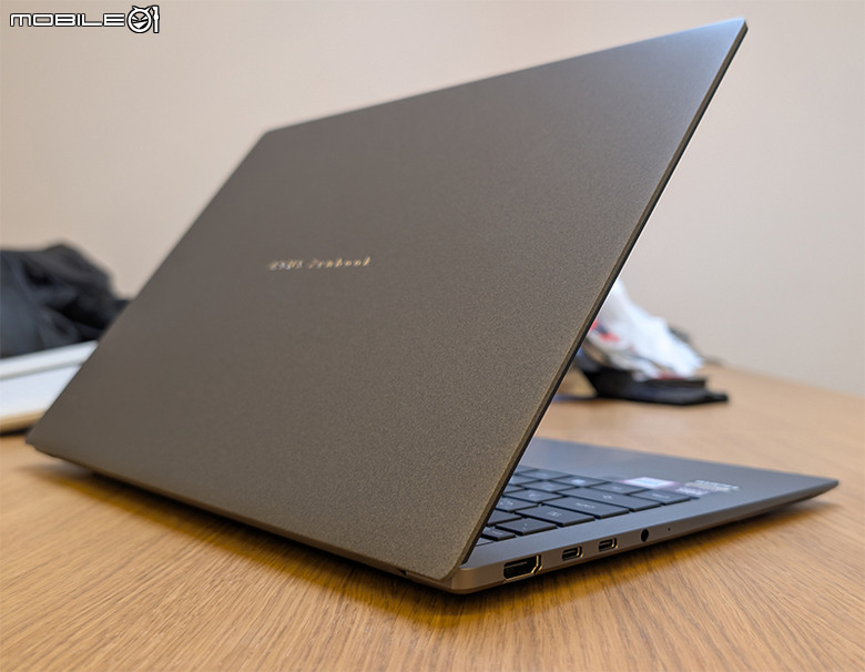 開箱 UX5406AA Ultra 9 386H 隨身筆電