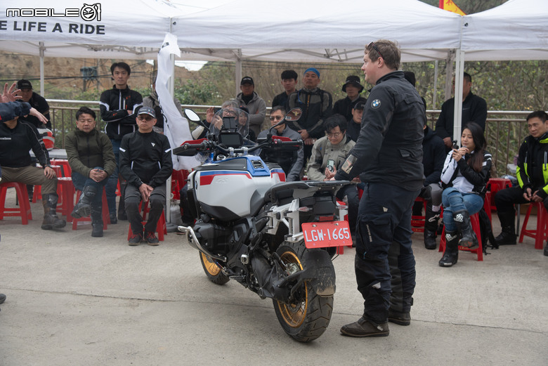 點我看大圖 BMW Motorrad 越野駕駛訓練課程全記錄,國際教官手把手帶你解任務!
