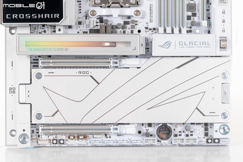 ROG CROSSHAIR X870E GLACIAL 主機板開箱實測 不光配置性能頂尖 更具備雙 10 GbE 海量高速傳輸