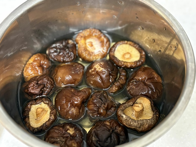改良版香菇雞湯+雞油拌麵