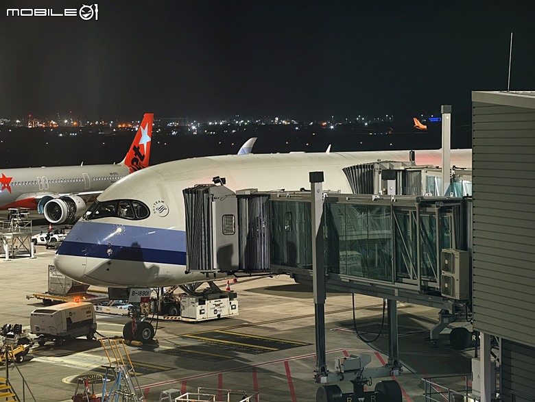 中華航空 CI057 桃園&rArr;墨爾本、CI054 布里斯本&rArr;桃園、澳洲國內線 維珍航空 VA827 墨爾本&rArr;雪梨、VA511 雪梨&rArr;黃金海岸，以及東澳四城之四座機場 — 2026東澳洲四大城巡遊之航空行程段