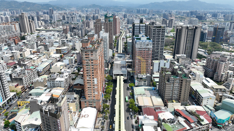 點我看大圖 🌟 北屯【純2房新案】 走路3分鐘到綠線捷運 萬坪公園第一排 周遭成熟商圈環繞 均質質感捷運宅 空拍分享