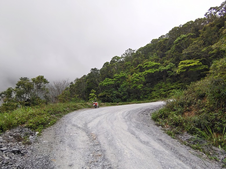 背著書包去越野--白米甕林道台泥大白山礦路