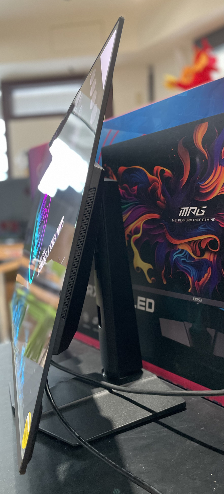 這才叫旗艦畫質的天花板！MSI MPG 322URX QD-OLED 實測開箱 4K 240Hz + QD-OLED畫面細緻到讓人欲罷不能