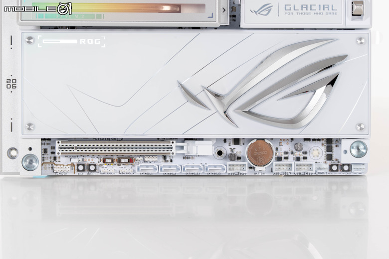 ROG CROSSHAIR X870E GLACIAL 主機板開箱實測 不光配置性能頂尖 更具備雙 10 GbE 海量高速傳輸