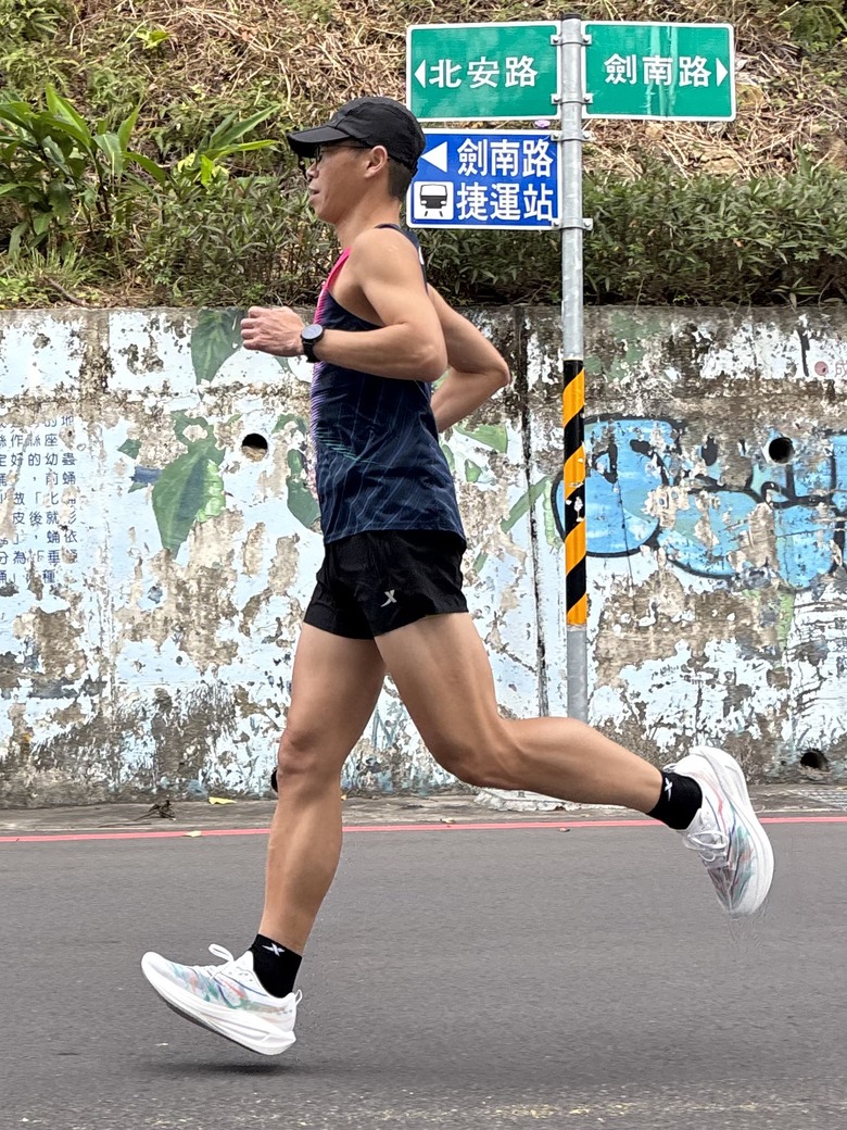 《跑鞋開箱》特步xtep「一體成型 5.0」：前驅提速，全面提升的滾動效率！