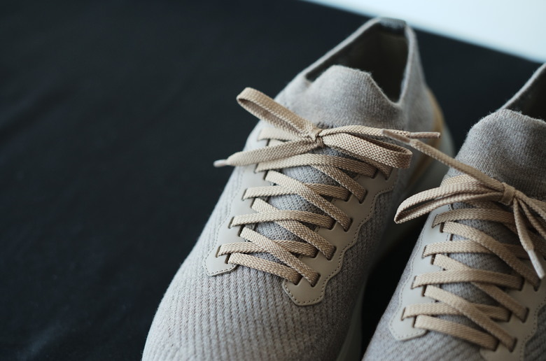 點我看大圖 針織鞋:Berluti Shadow Sneaker vs. Brunello Cucinelli Knit Runner