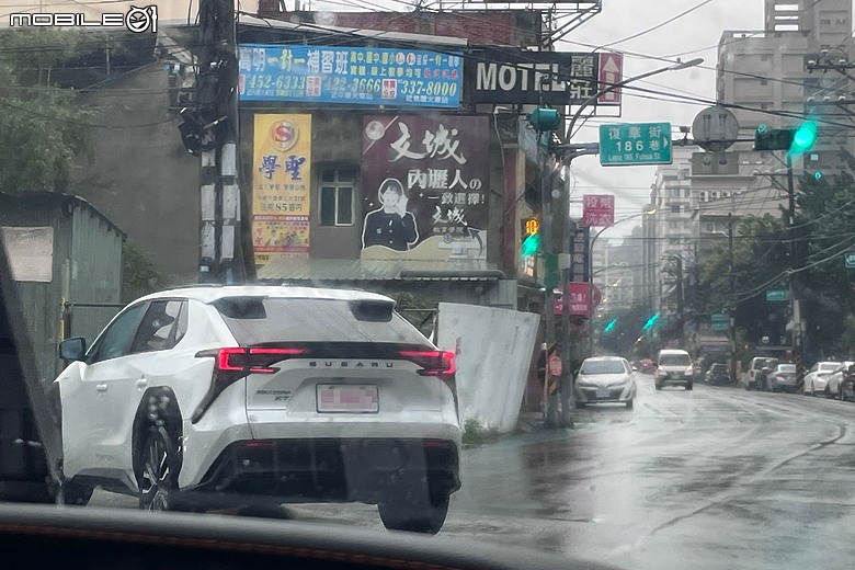 Subaru Solterra小改款國內道路現身，有望導入具備雙馬達四驅的高階車型！